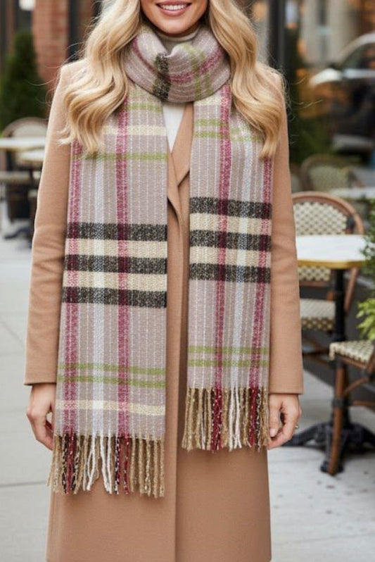 Checkered pattern scarf